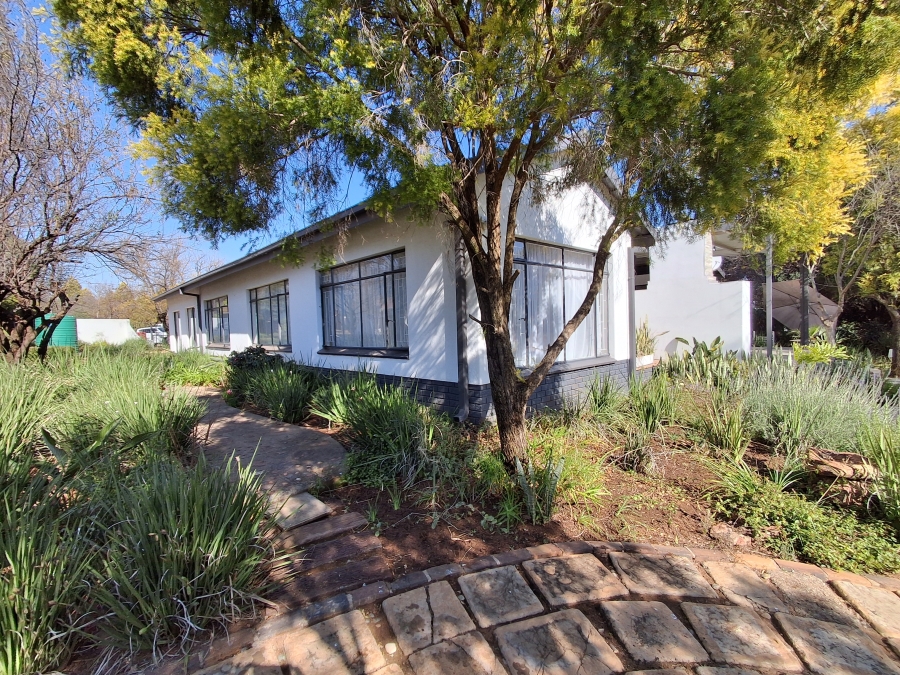 4 Bedroom Property for Sale in Flamwood North West